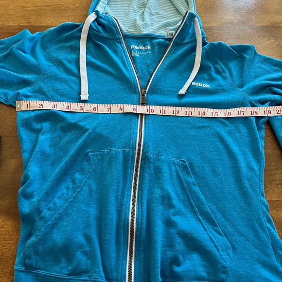 Blue Reebok sweatshirt. - Picture 4 of 6